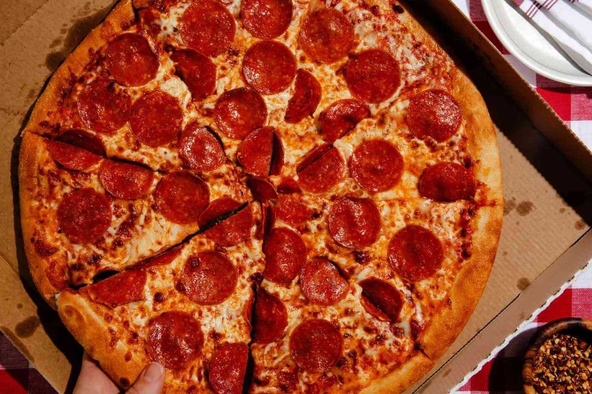 Extra Large Pepperoni Lovers + Free Dip
