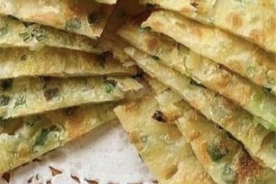 J03. Green Onion Pancake 葱油饼(2个)