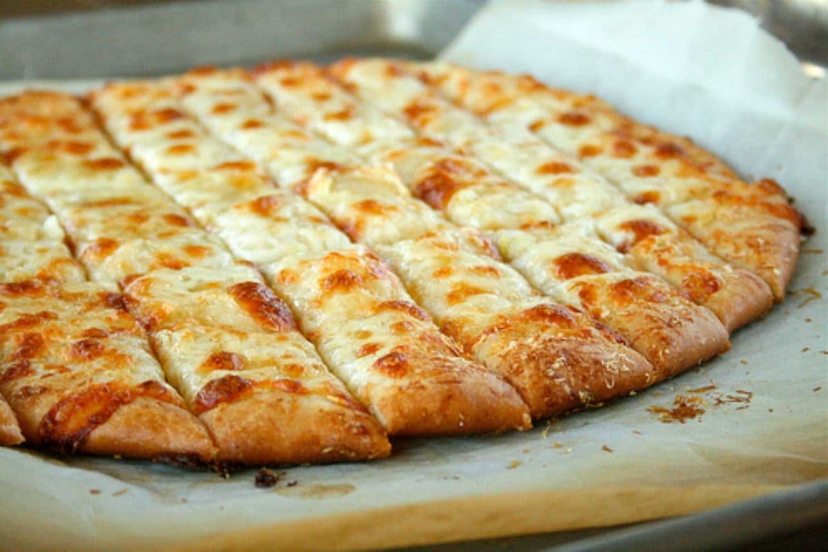 Roman Garlic Cheese Bread (10 inch Pizza Size)