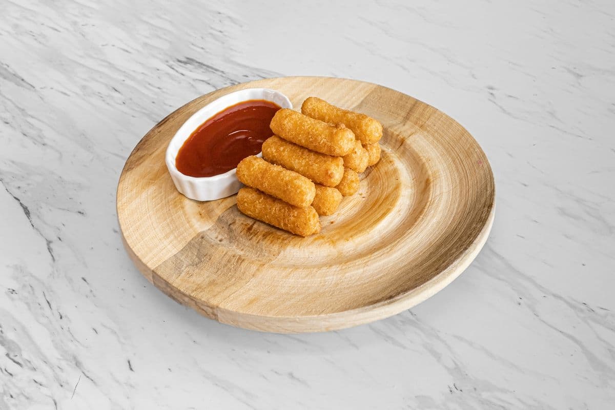Mozzarella Cheese Sticks (7 pcs- FREE MARINARA)
