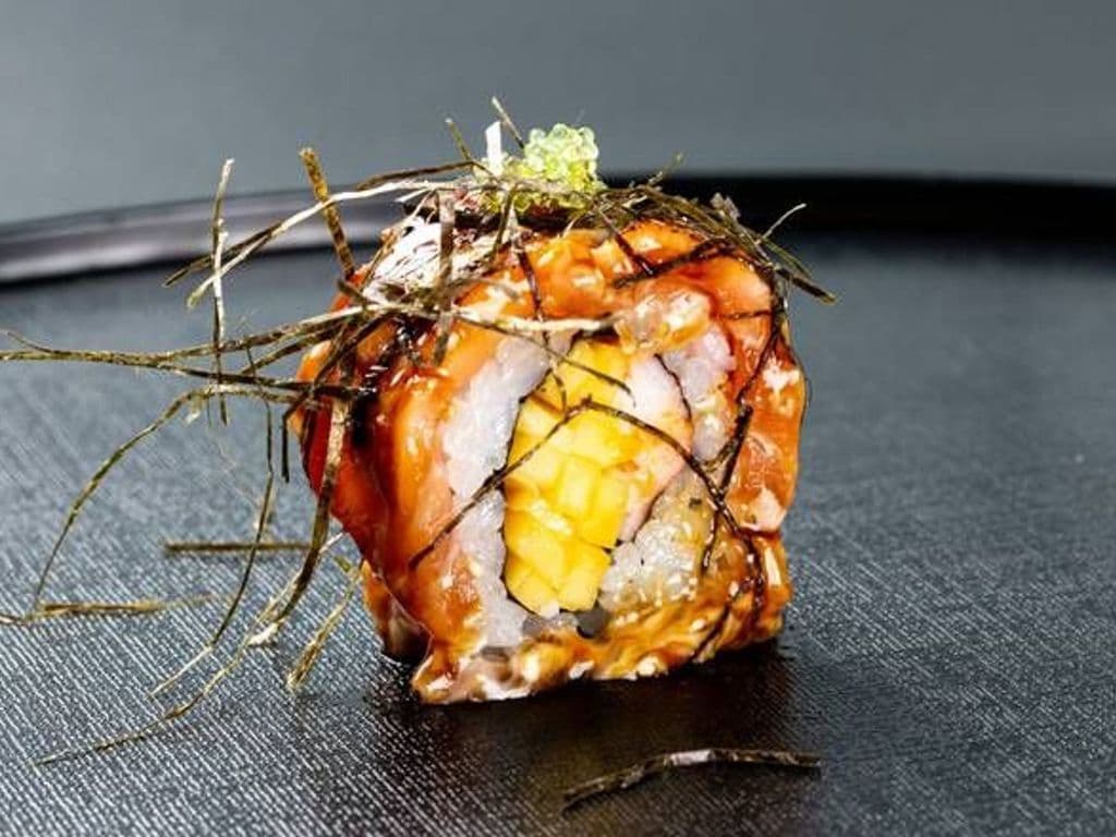 Salmon Aburi Roll (Torched Sushi Roll 8pcs)