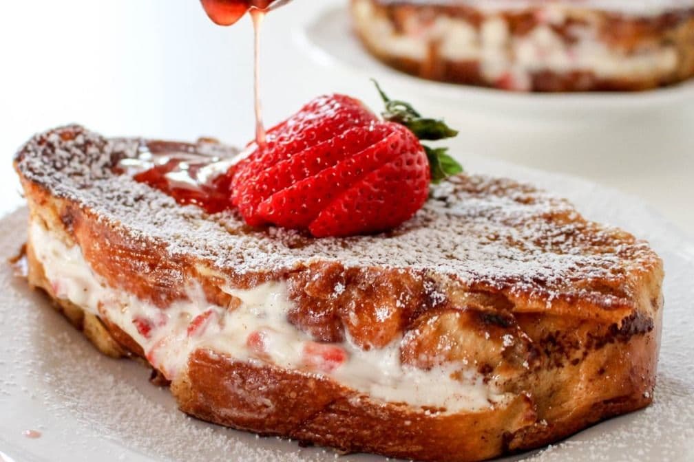 Pain Doré des Fraises Saisonnières et Crème Anglaise / Seasonal Strawberries and English Cream French Toast