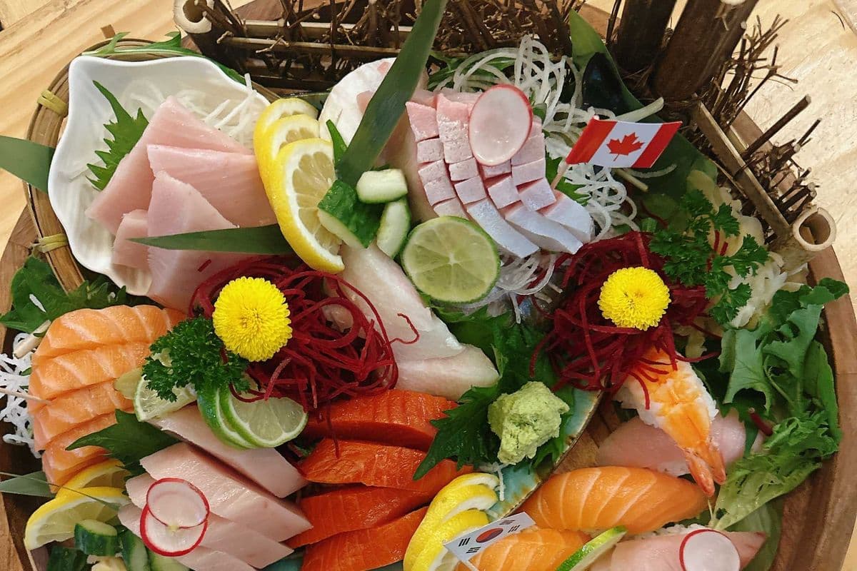 Mori Boat C (For 4 - 20 pcs Sashimi + 12 pcs Nigiri + 3 Rolls)