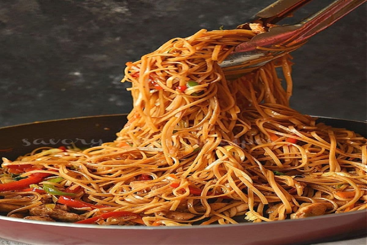 Chicken Low Mein is Thin Noodles