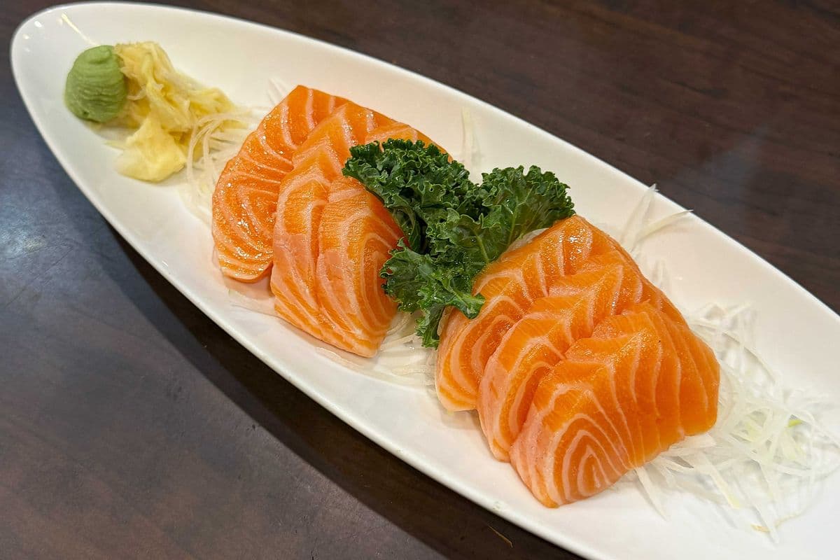 Salmon Sashimi (6 pcs)