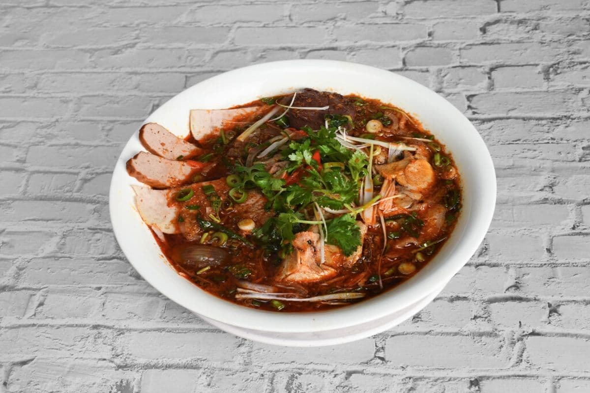 Hue Style Beef Vermicelli Soup / Bún Bò Huế