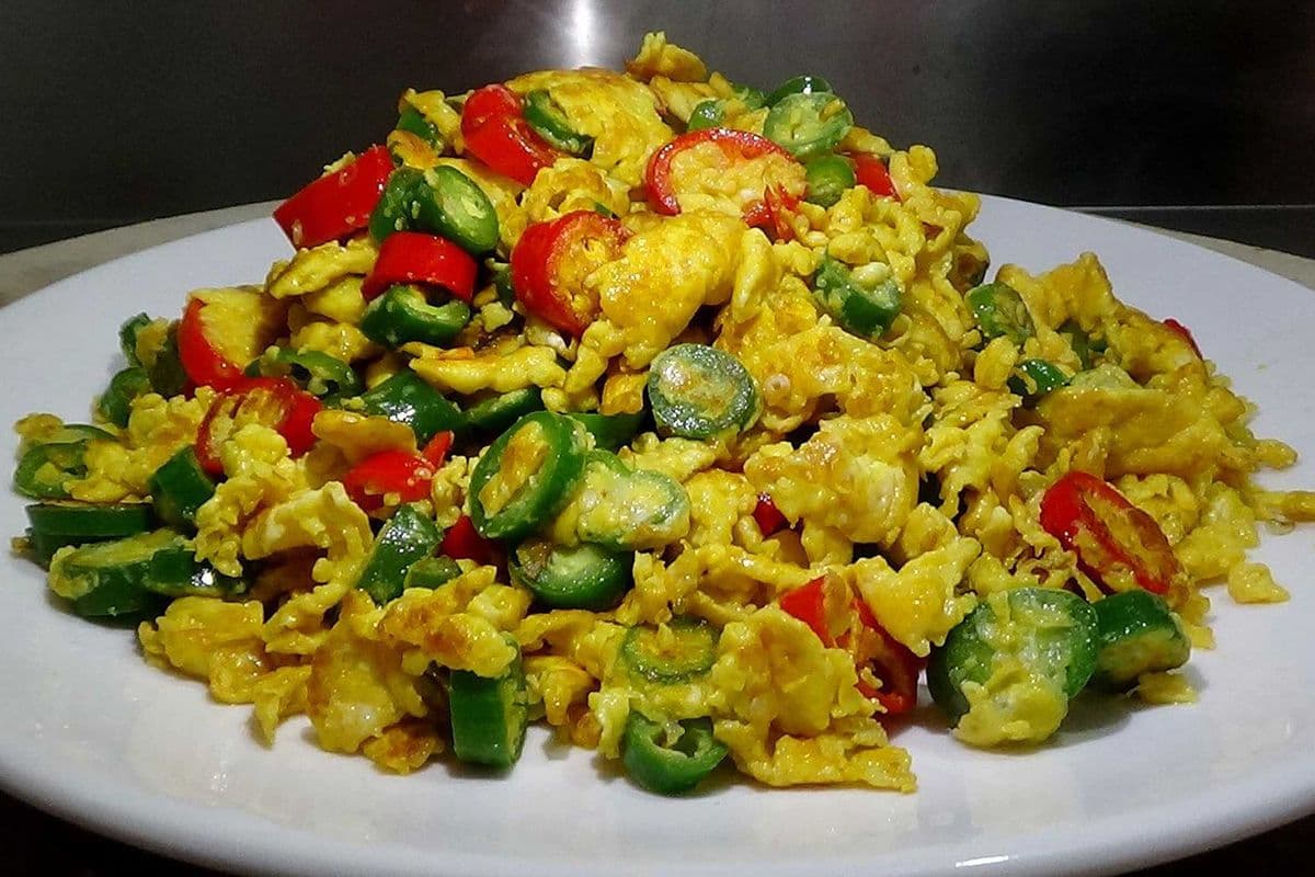 11. Stir Fried Hot Pepper with Egg (尖椒鸡蛋)