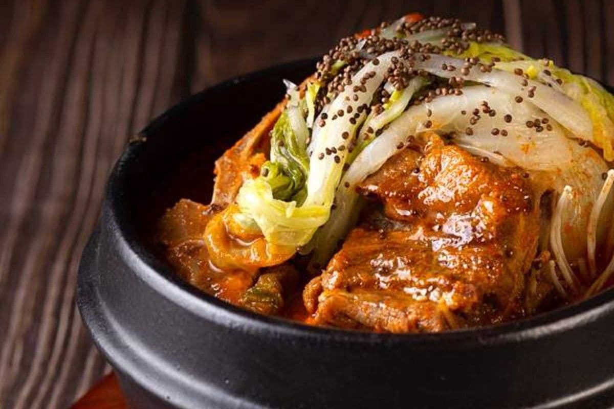 Gamjatang (감자탕뚝배기 砂锅脊骨土豆汤)