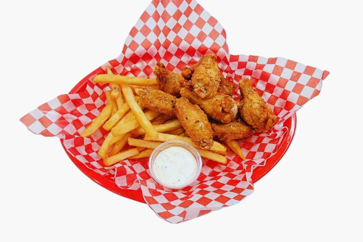 Traditional wings with fries (8 pcs)