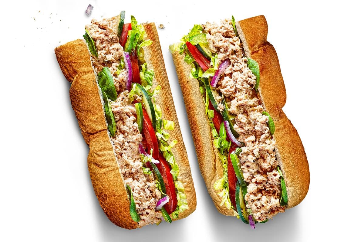 Footlong Tuna Sub (820 Cals)