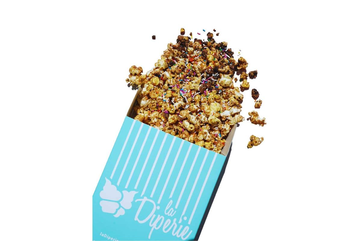 POPCORN WITH 1 CHOCOLATE & 2 CANDY