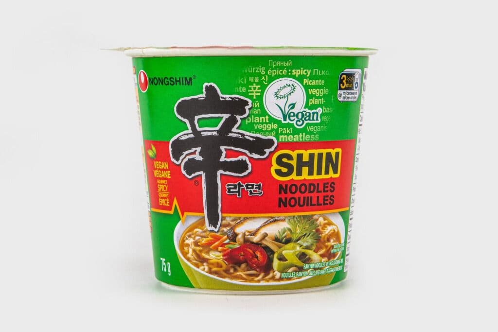 Shin Noodles Green Vegan Spicy Cup Noodles (75g)