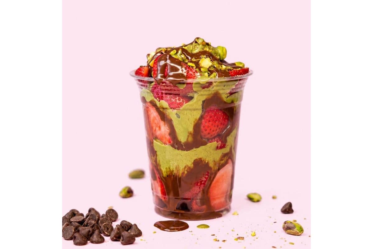 Strawberry Dubai Chocolate Cup