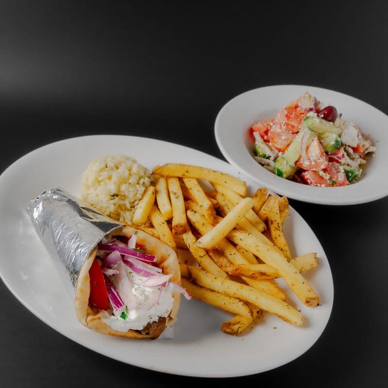 Plats pita souvlaki au porc / Pork Souvlaki Pita Plate