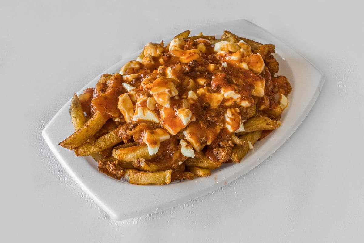 Poutine à la sauce italienne (médium) / Poutine with Italian Sauce (Medium)
