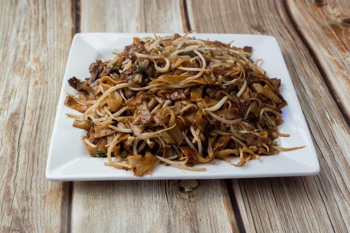 80.Stir-Fried Beef with Rice Noodle (Hu Tieu Bo Xao)