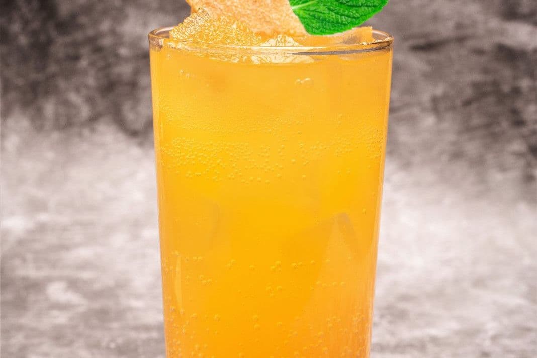Jhakaas Mango Mojito