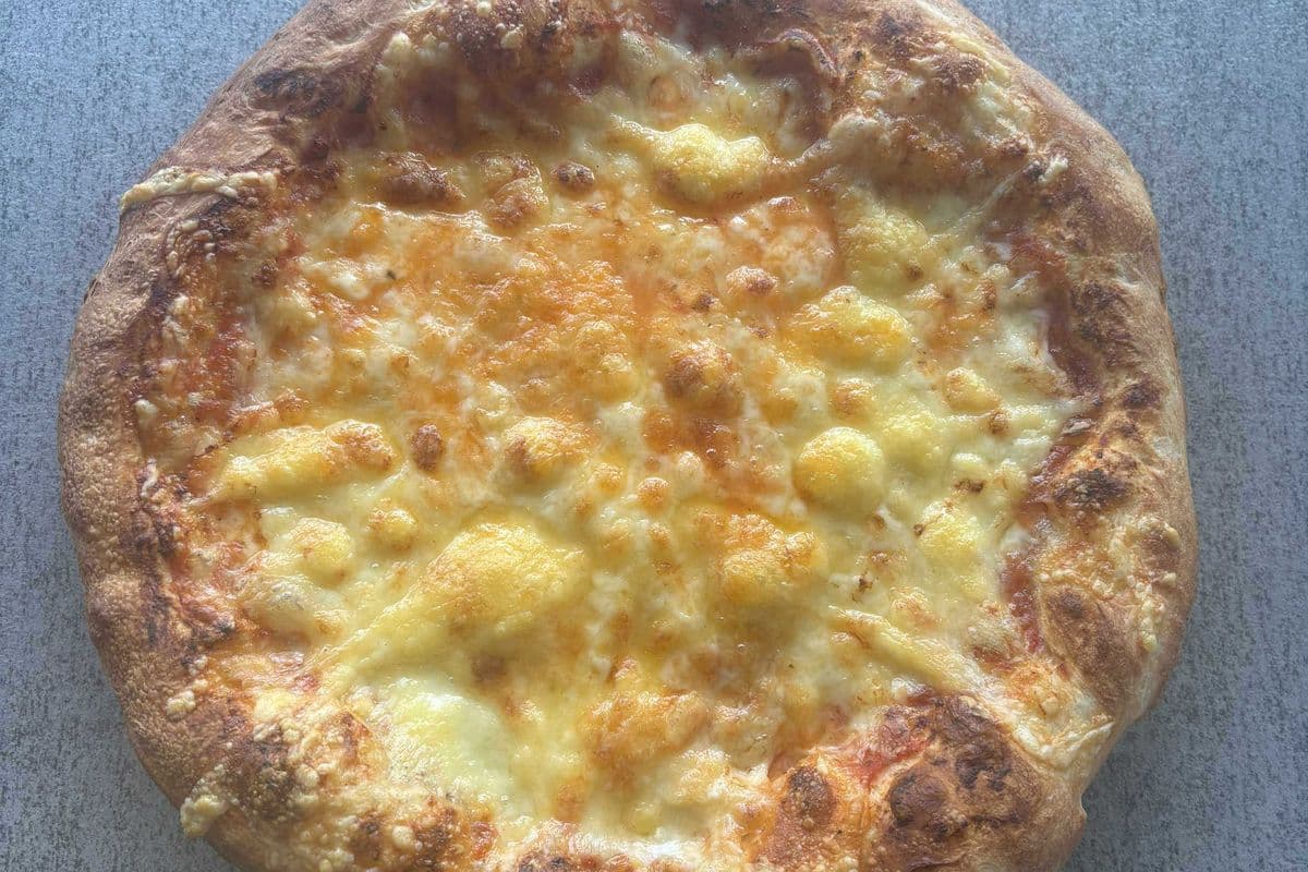 Pizza 15'' Tomates et fromage / Pizza 15'' Tomatoes and Cheese