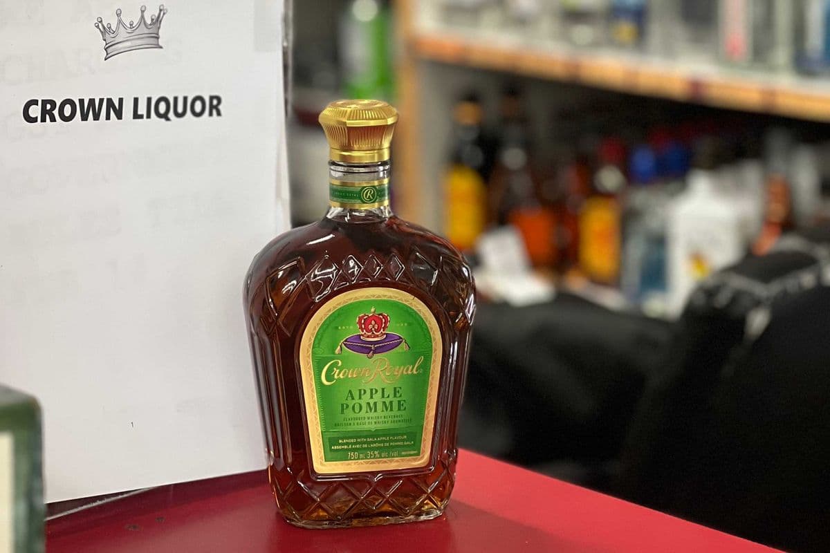 Crown Royal Apple (750 ml) (1 x 750 ml)