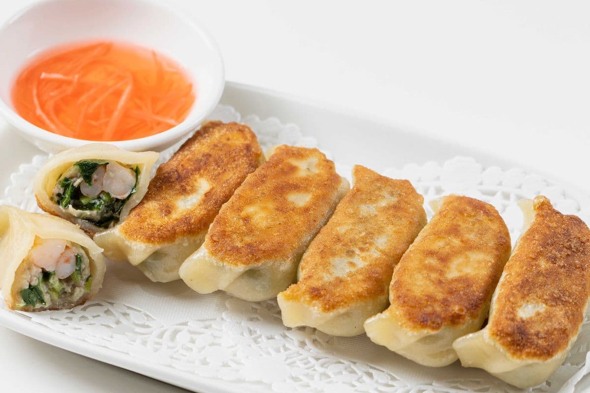 006. Fried Shrimp, Pork, and Garlic Chive Dumplings 韭菜蝦肉鍋貼 (6 pcs)