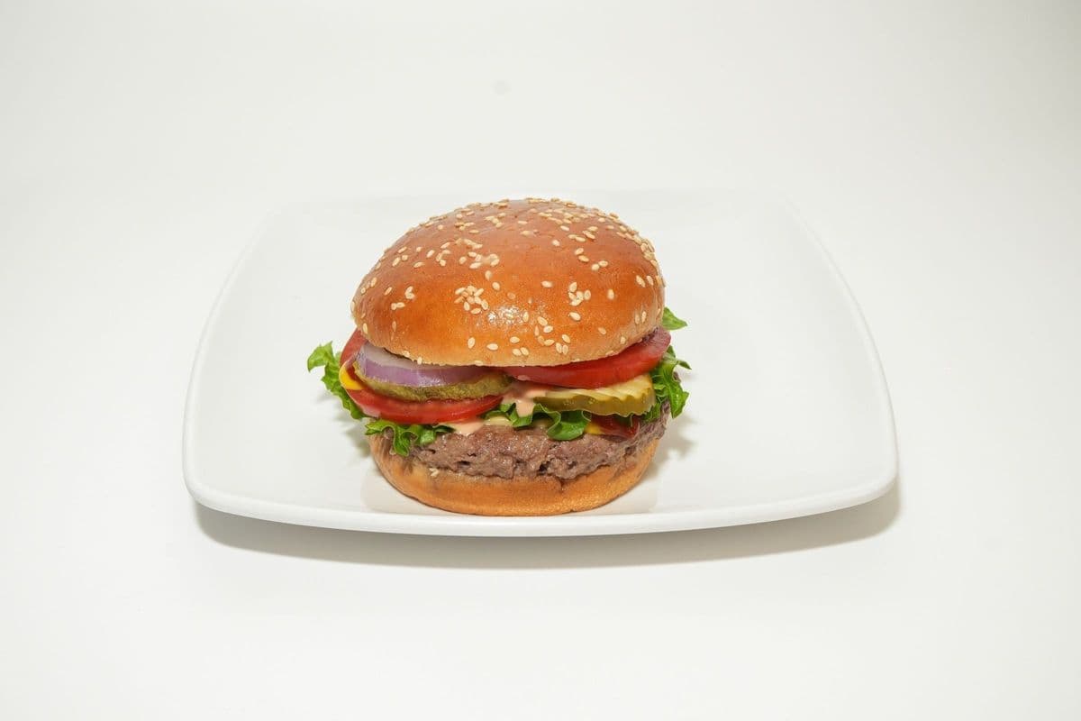 100% Fresh Chuck Steak Cheeseburger (6 oz)
