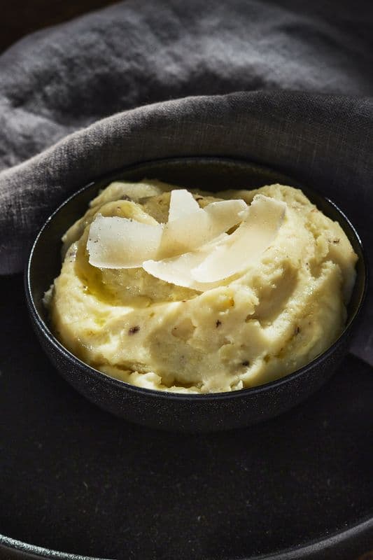 Purée de pommes de terre au parmesan et à l’huile de truffe / Parmesan and truffle oil mashed potatoes