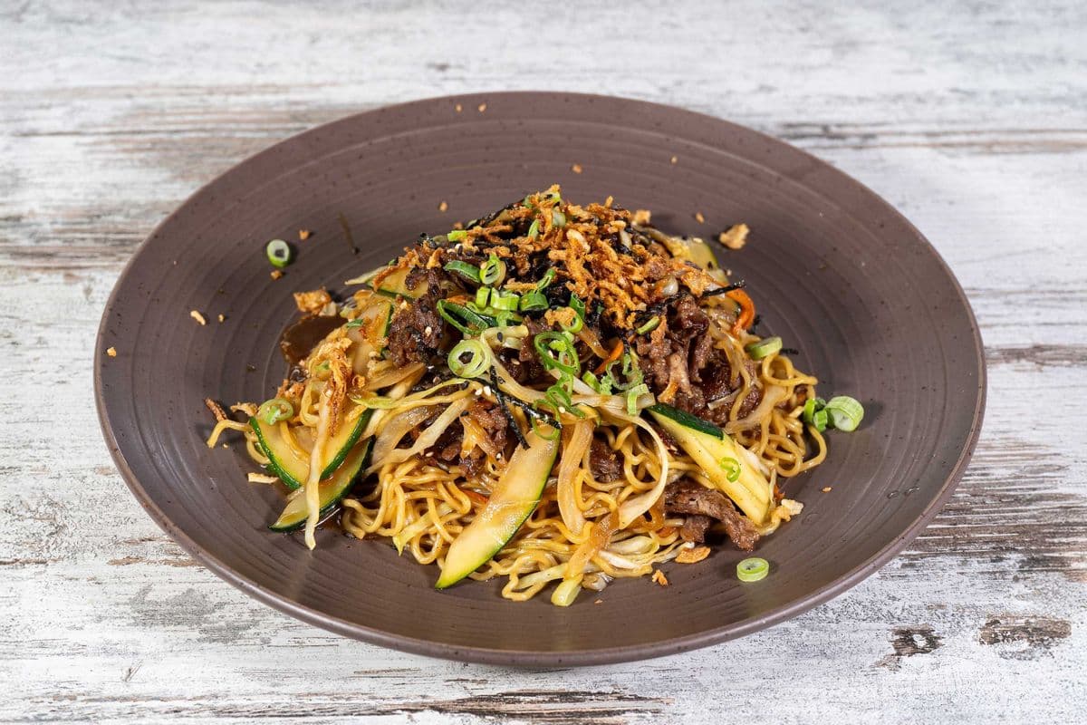 UN2. Beef Yaki Udon or Ramen牛肉炒乌冬/拉面