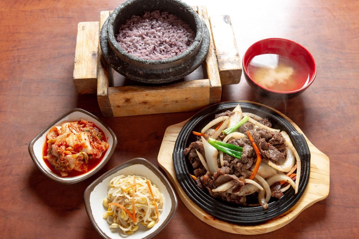 10. Broiled BBQ with Hot Stone Pot Rice