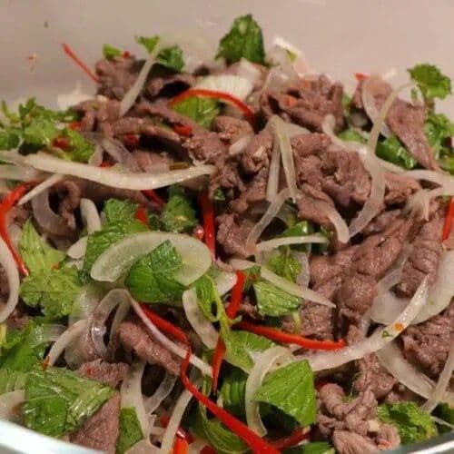 Rare Beef Salad / Salade de bœuf saignant