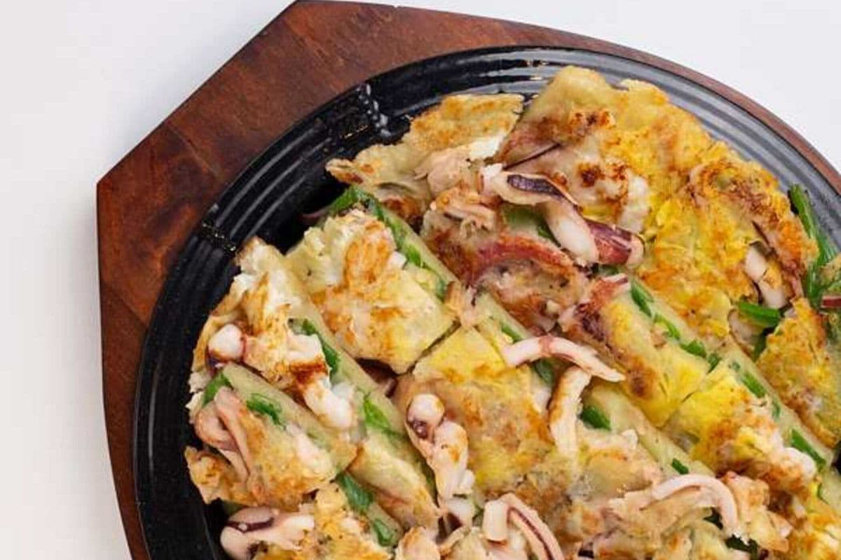 Seafood Pancake (해물파전 香葱海鲜煎饼)
