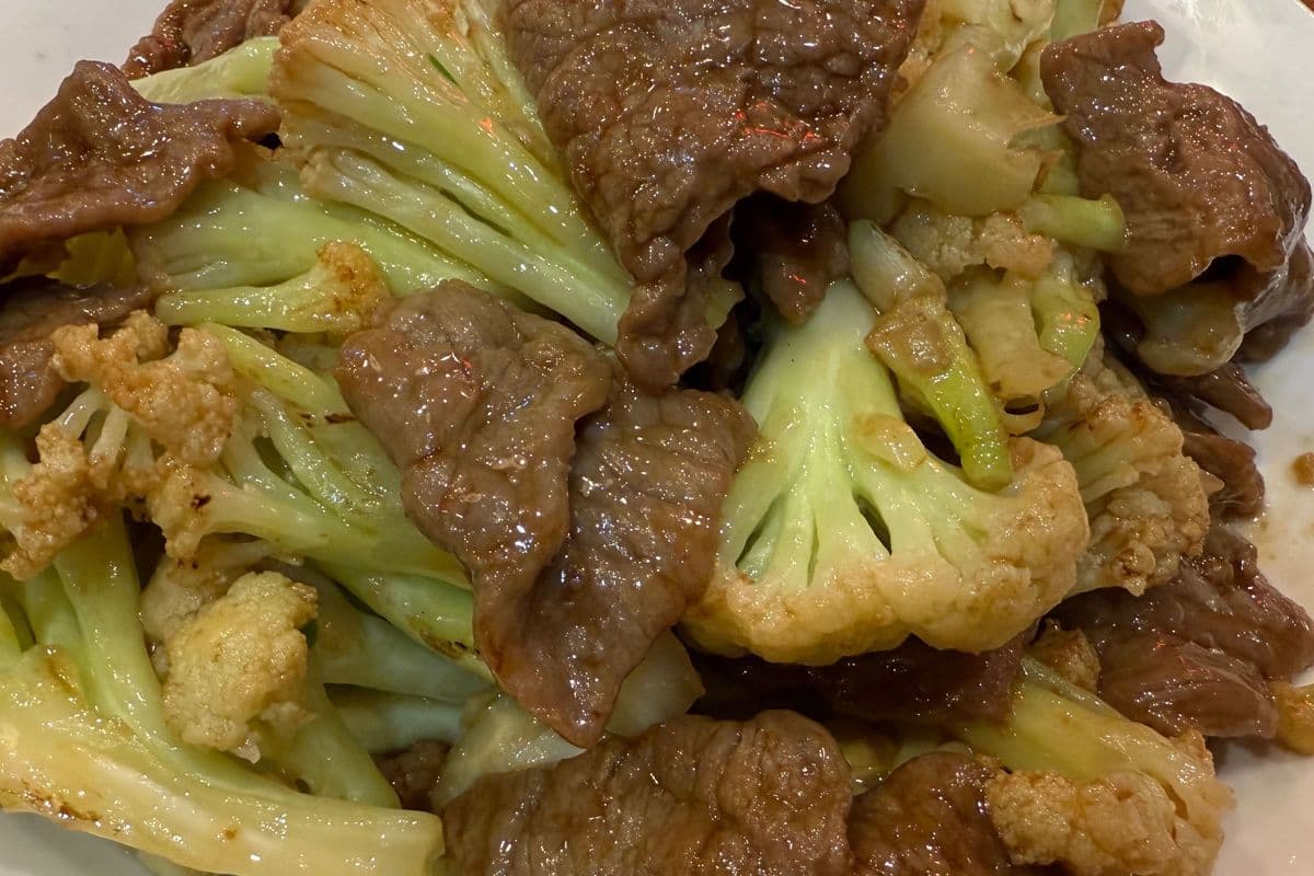 Stir Fried Beef w. Cauliflower 台灣菜花炒牛肉