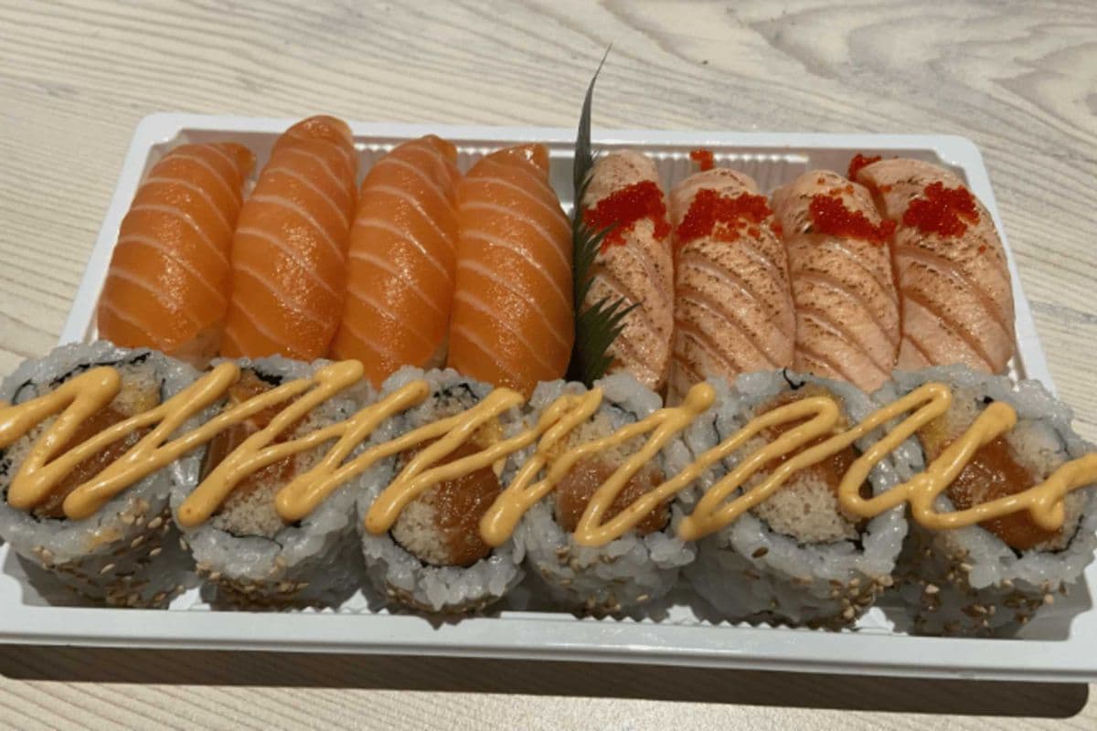 Salmon lovers(14pcs)- salmon sushi,Torched salmon sushi,Spicy salmon Roll