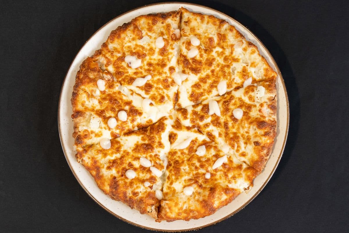 18" Chicken Alfredo Pizza