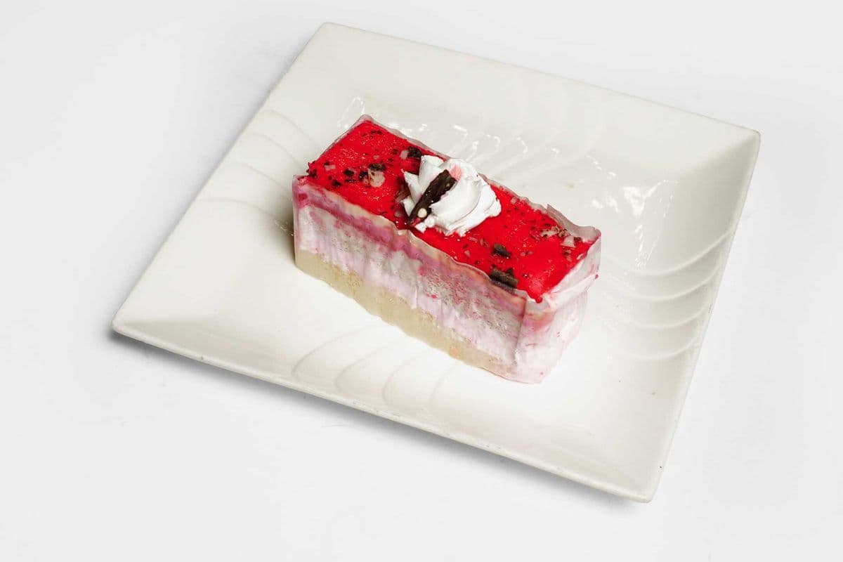 Strawberry cake pastry (1pc)