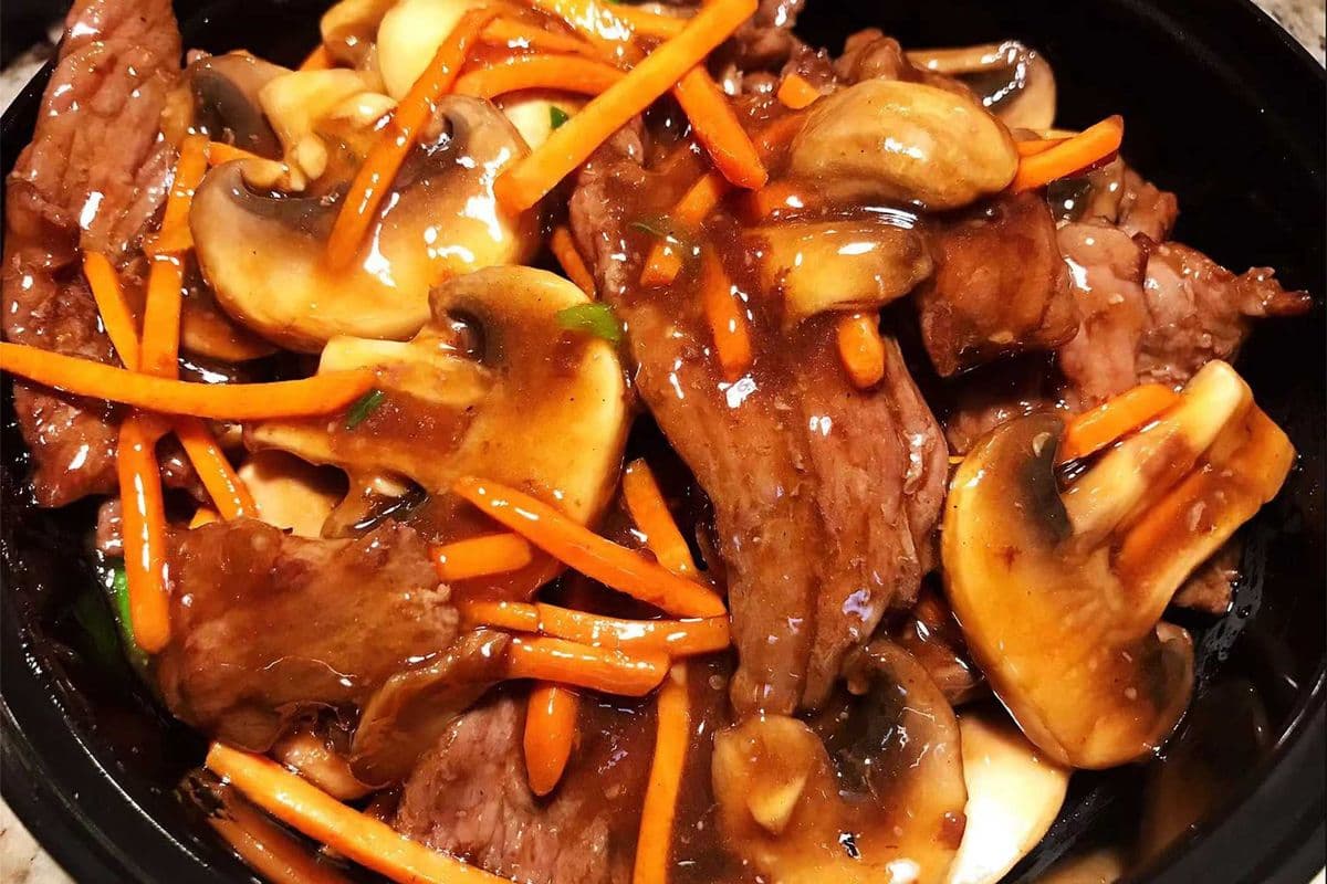1. Beef Fried with Mushrooms 蘑菇牛肉