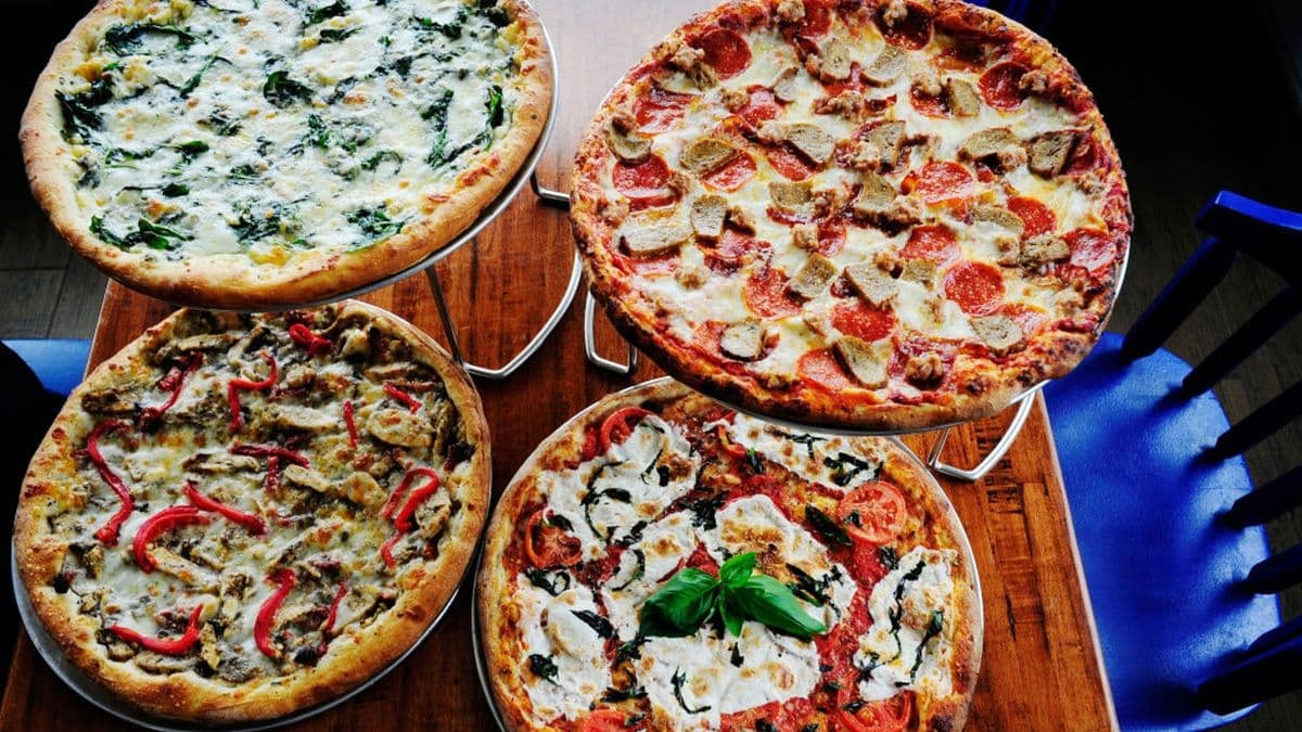 15" pizza avec 4 garnitures / 15" Pizza with 4 Toppings