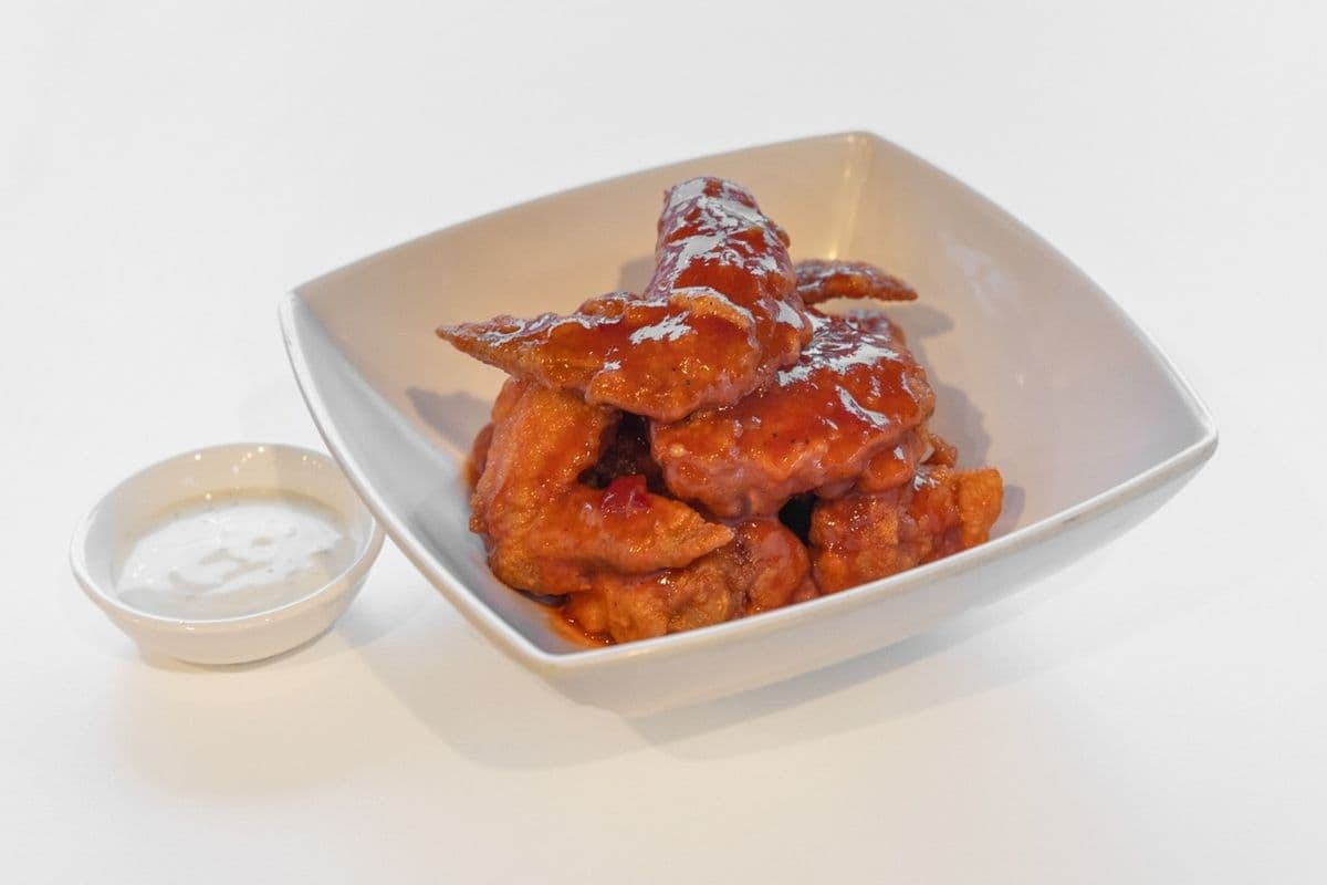 Sriracha Buffalo Chicken Wings
