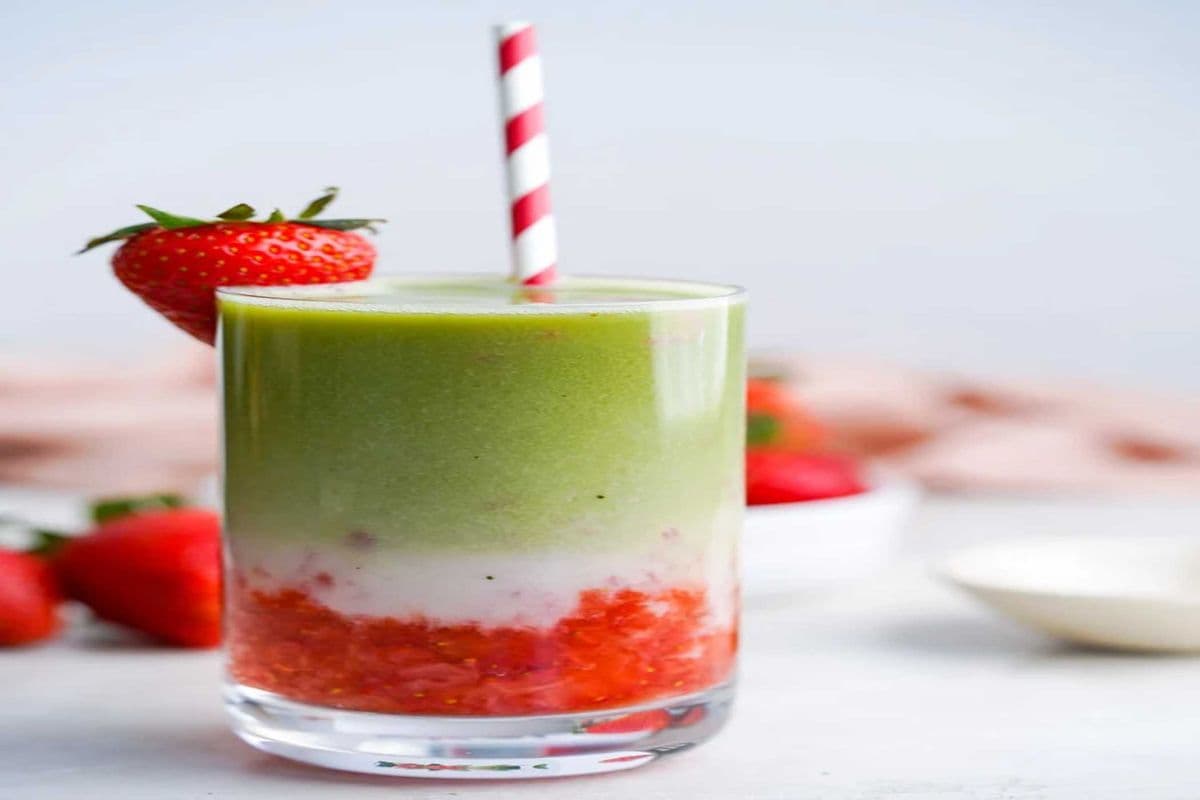 STRAWBERRY MATCHA LATTE