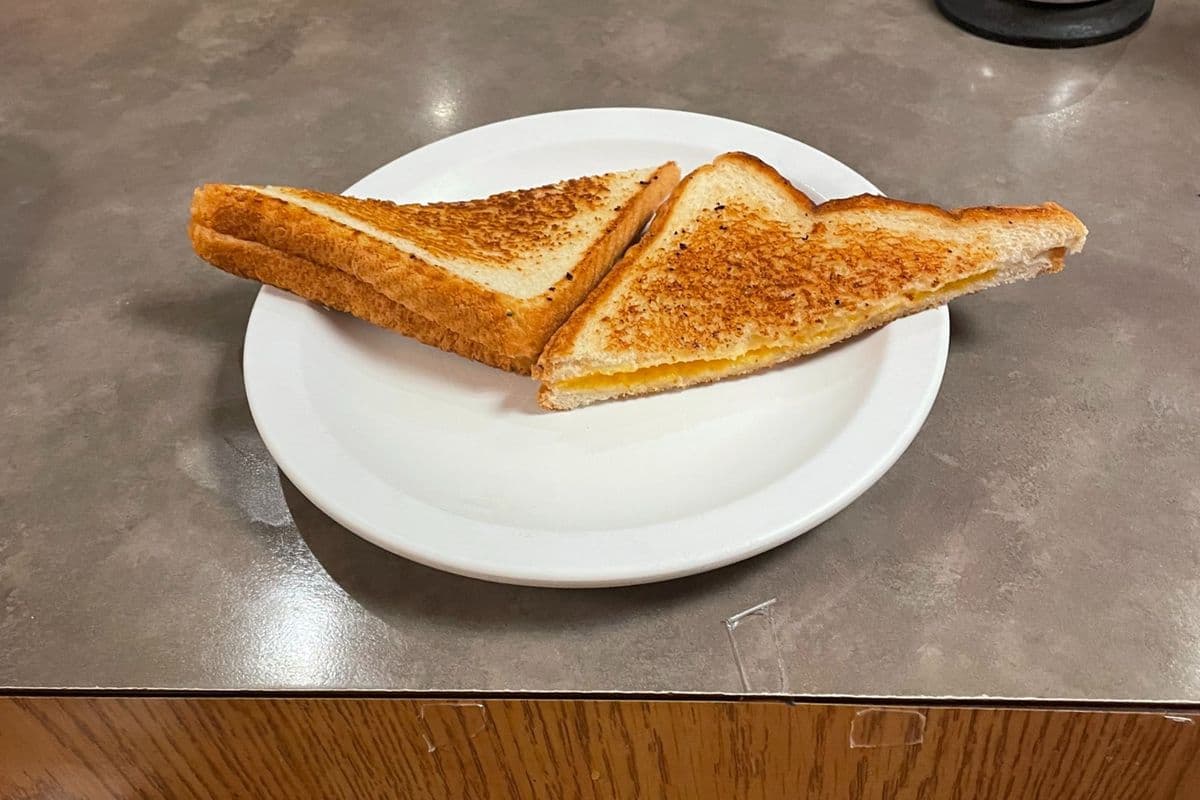 Sandwich au fromage grillé avec bacon