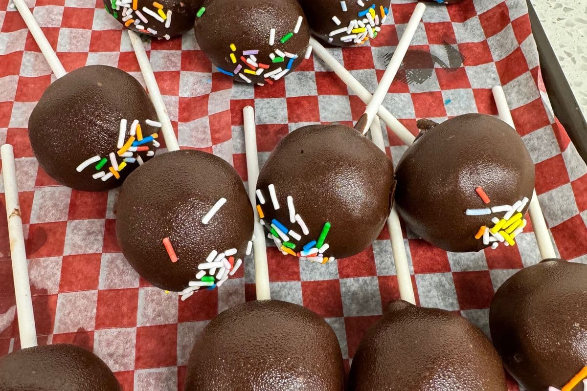 Cake Pop Chocolate Pastry