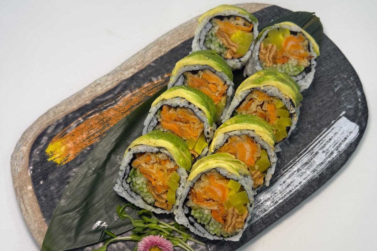 SR9. Veggie Special Roll (8pcs) 素菜特別卷