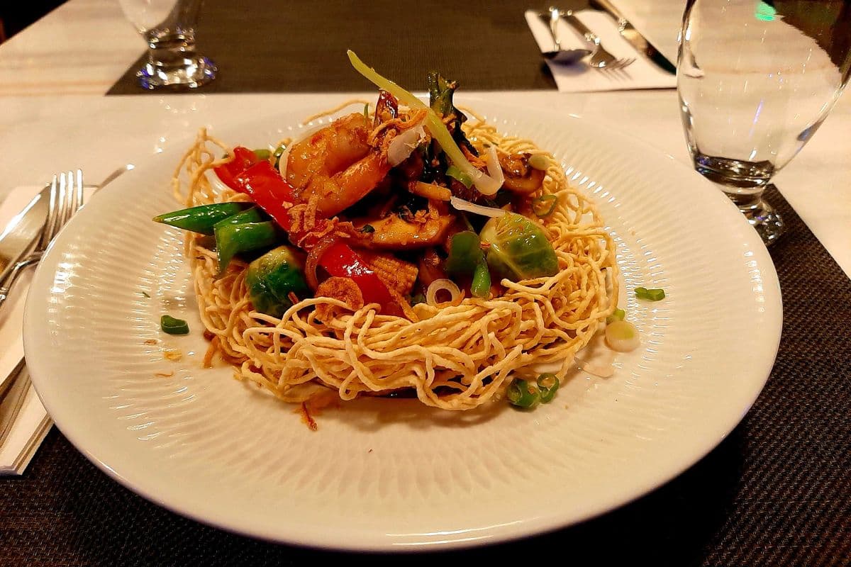 Nouilles croustillantes aux crevettes cari/prawn curry with crispy noodles