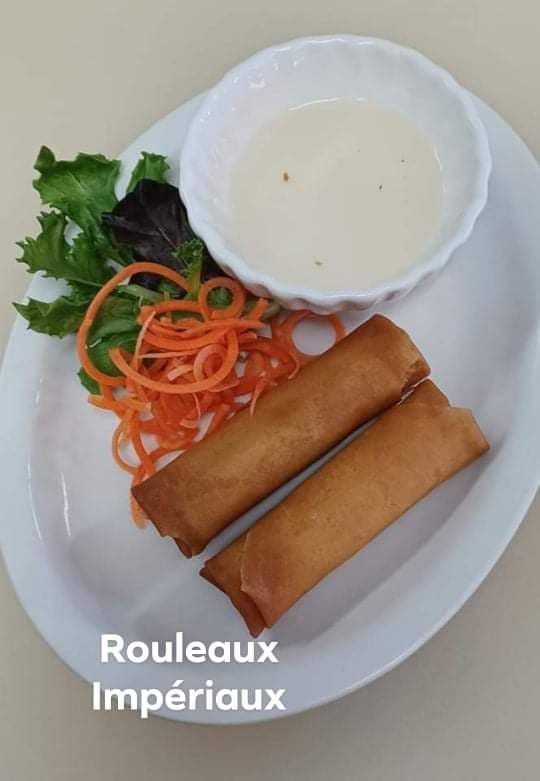 Rouleau imperiaux (deux morceaux) / Egg Roll (Two pieces)