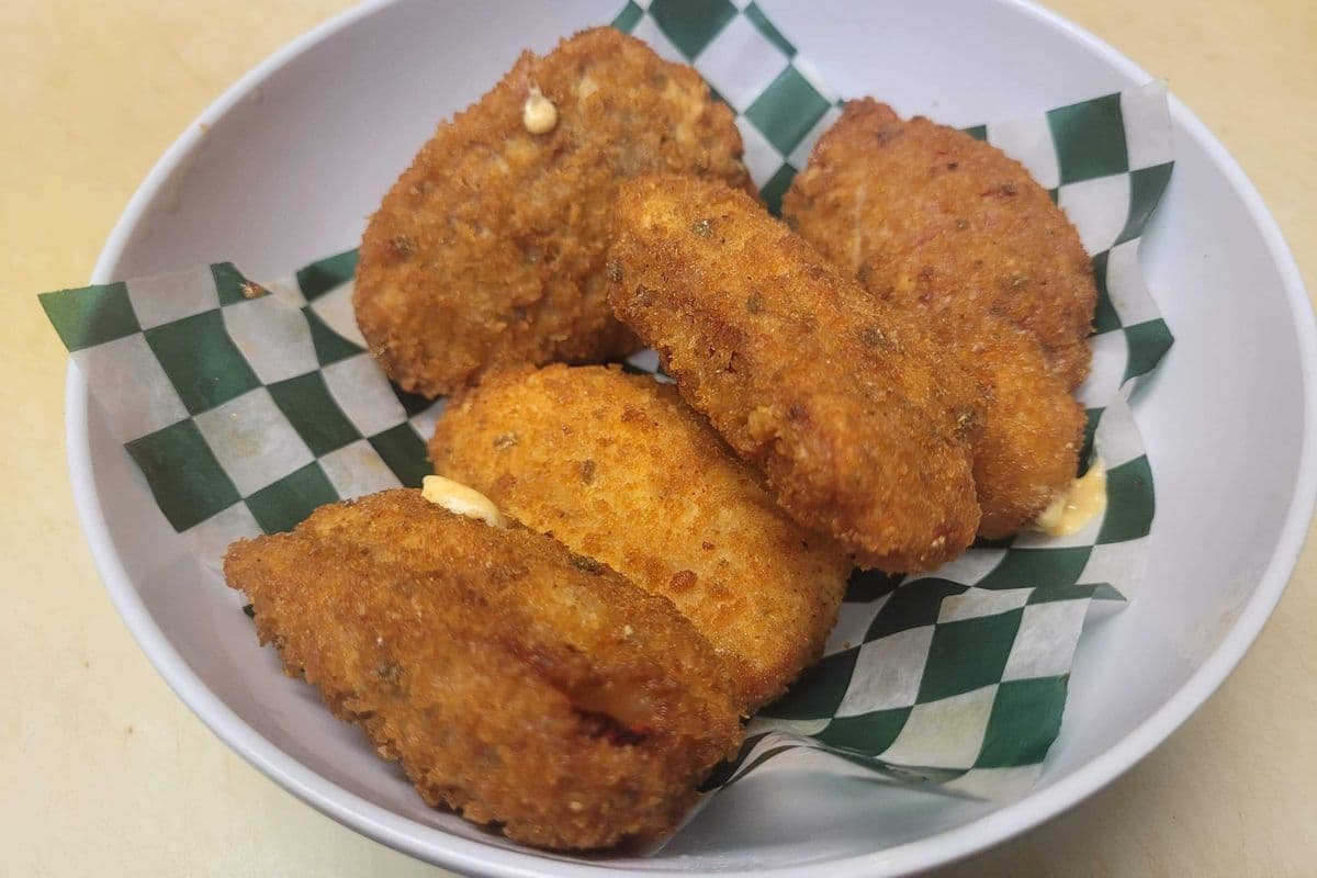 Jalapeño Cream Cheese Poppers (6 pcs)