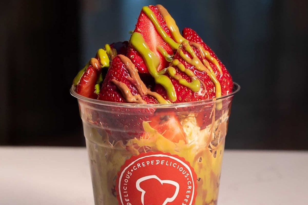 DUBAI CHOCOLATE STRAWBERRIES CUP