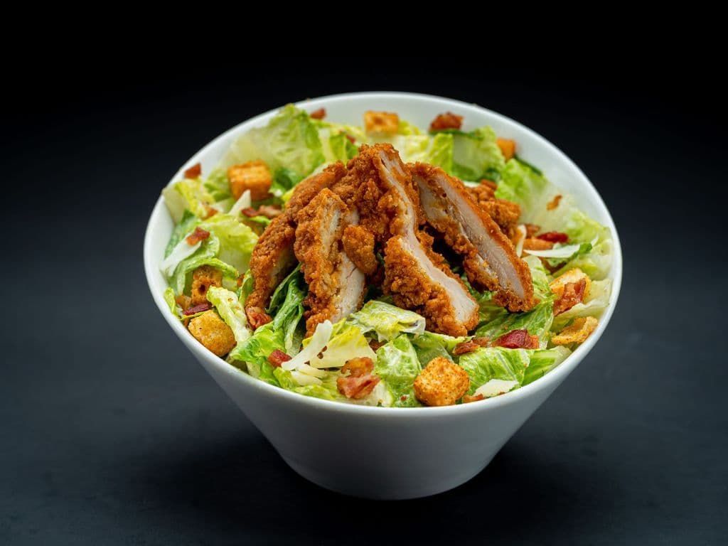 Salade César avec poulet frit / Fried Chicken Classic Caesar Salad