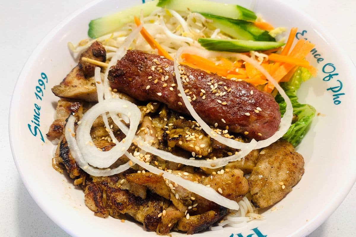 75. Vermicelli with Grilled Lemongrass Pork Slices and Minced Pork