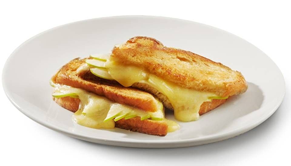 Apple and Cantonnier Grilled Cheese / Grilled cheese pomme et cantonnier