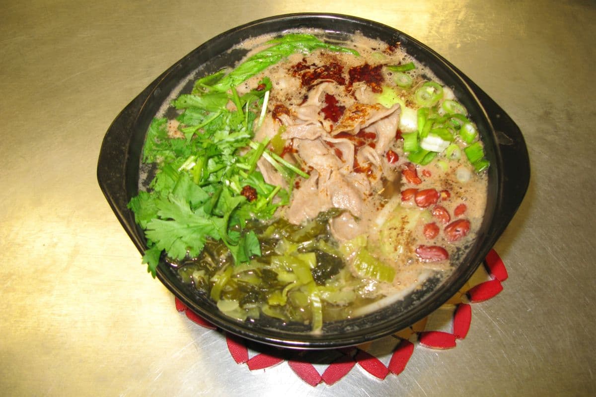 27. Sliced Lamb Noodle Soup 肥羊面
