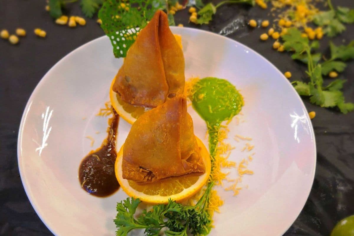 Veg Samosas (2 pcs)